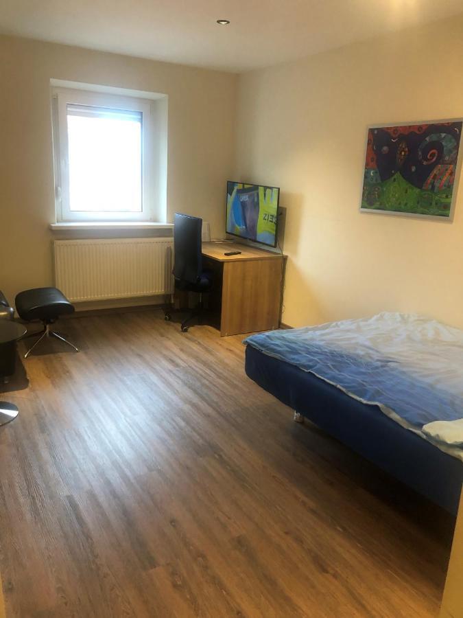 Calm Spacy Room, Own Modern Bath, Near Center, To 1 Person Or A Couple - Not Suitable For Craftsmen, Not Accepted - Privatly Rented Nuremberg Bagian luar foto